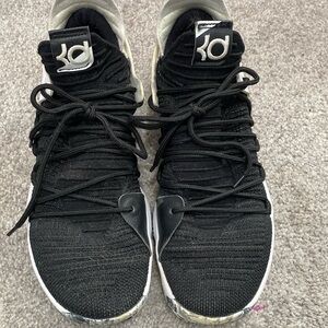 Like New Women’s Kevin Durant Basketball Shoes size 7.5